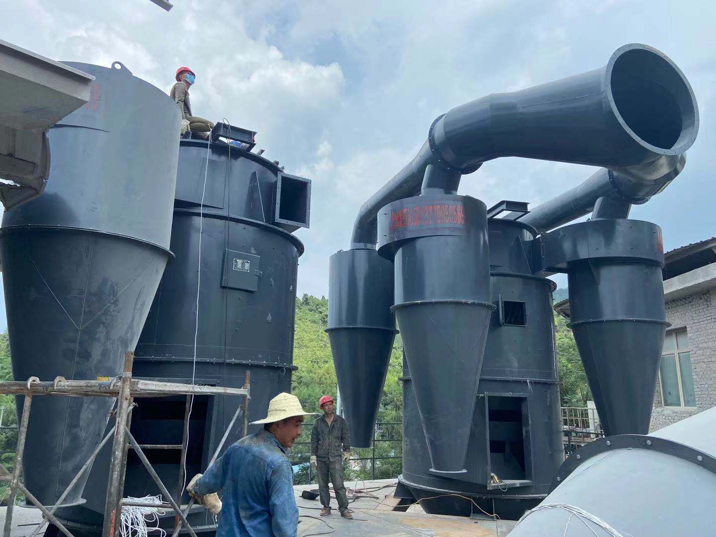 重庆选粉机150吨每小时两台一起安装